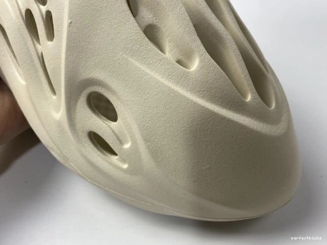 Sand FY4567 Yeezy Adidas Foam RNNR 0806
